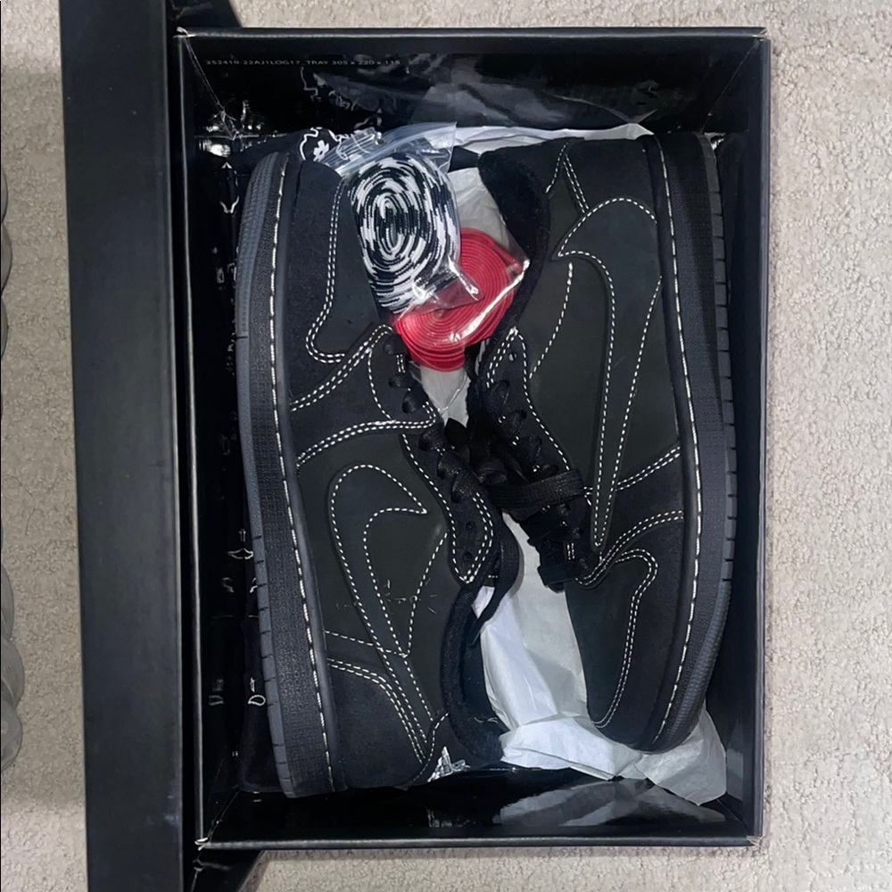 Travis Scott 1s